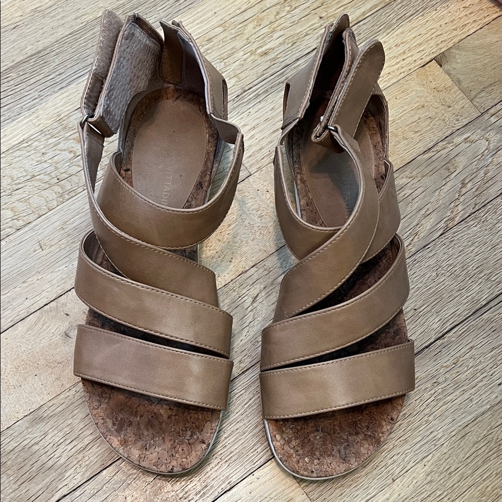 Adrienne Vittadini tan strappy leather sandal